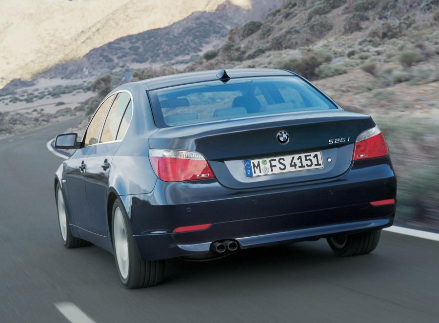  BMW 5-Series 2004 года  (фото 25 из 74)